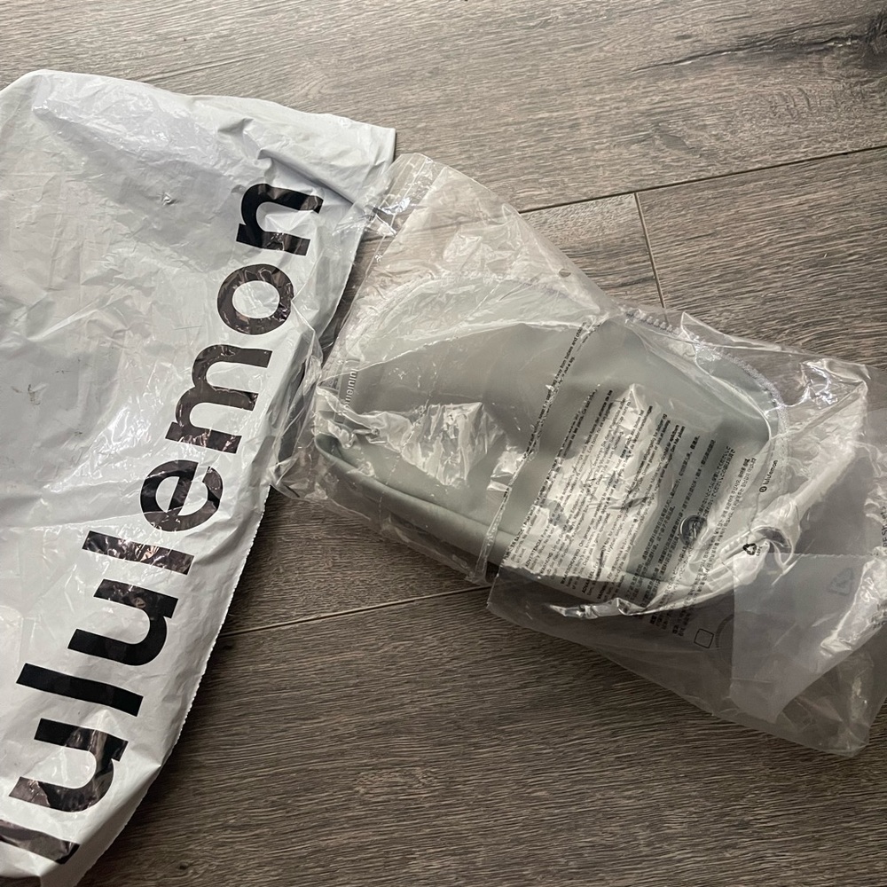 Lululemon Everywhere Belt Bag SILD